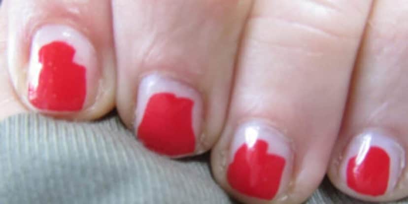Por vezes o esmalte não quer sair de jeito nenhum (Reprodução: Internet) Por vezes o esmalte não quer sair de jeito nenhum (Reprodução: Internet)