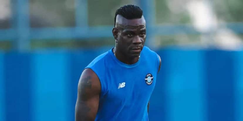 Balotelli foi oferecido ao Corinthians (Yukatel Adana Demirspor/Divulgação) Balotelli foi oferecido ao Corinthians (Yukatel Adana Demirspor/Divulgação)