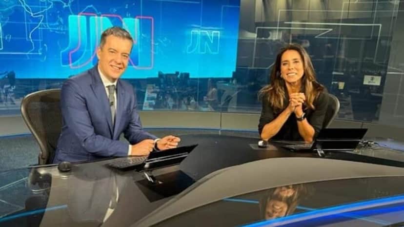 Ocasião em que Kovalick dividiu bancada com a colega, Mônica Teixeira, no Jornal Nacional (Foto: Reprodução/ Instagram/ JN) Ocasião em que Kovalick dividiu bancada com a colega, Mônica Teixeira, no Jornal Nacional (Foto: Reprodução/ Instagram/ JN)
