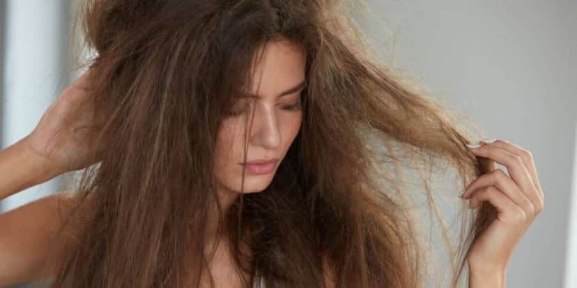 Mulher com cabelo seco (Foto: Reprodução / Canva) Mulher com cabelo seco (Foto: Reprodução / Canva)