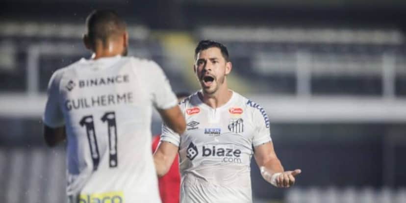 Giuliano é o terceiro maior artilheiro da equipe na temporada (Reprodução: Reinaldo Campos/AGIF) Giuliano é o terceiro maior artilheiro da equipe na temporada (Reprodução: Reinaldo Campos/AGIF)