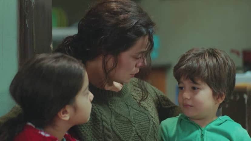 Bahar conversa com seus filhos e diz o quanto os ama (Foto: Reprodução/ Record TV) Bahar conversa com seus filhos e diz o quanto os ama (Foto: Reprodução/ Record TV)