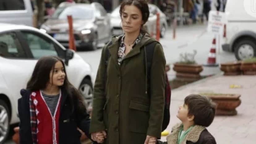 Força de Mulher: Bahar luta pra criar os filhos sozinha e doente (Foto: Reprodução/ Record TV) Força de Mulher: Bahar luta pra criar os filhos sozinha e doente (Foto: Reprodução/ Record TV)