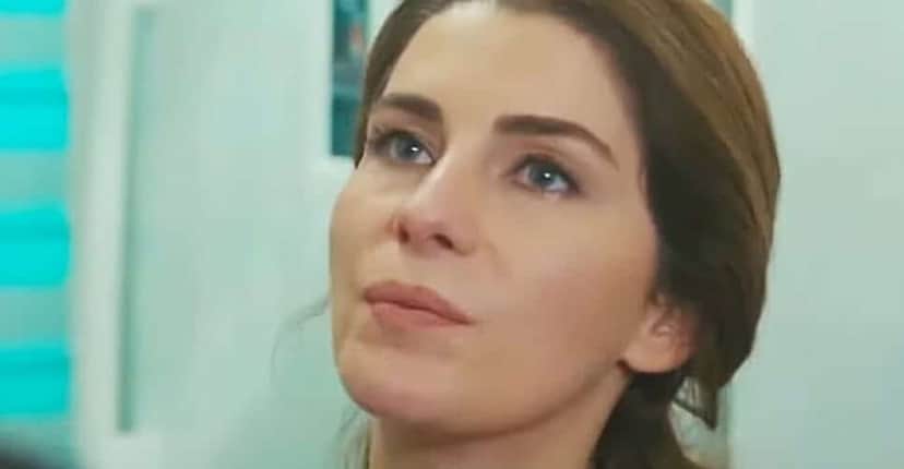 Jale expõe a Hatice e Enver estado de saúde de Bahar (Foto: Reprodução/ Record TV) Jale expõe a Hatice e Enver estado de saúde de Bahar (Foto: Reprodução/ Record TV)