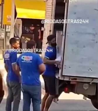 O condenado foi visto em sua nova profissão no Rio de Janeiro (Foto: Reprodução/Instagram) O condenado foi visto em sua nova profissão no Rio de Janeiro (Foto: Reprodução/Instagram)