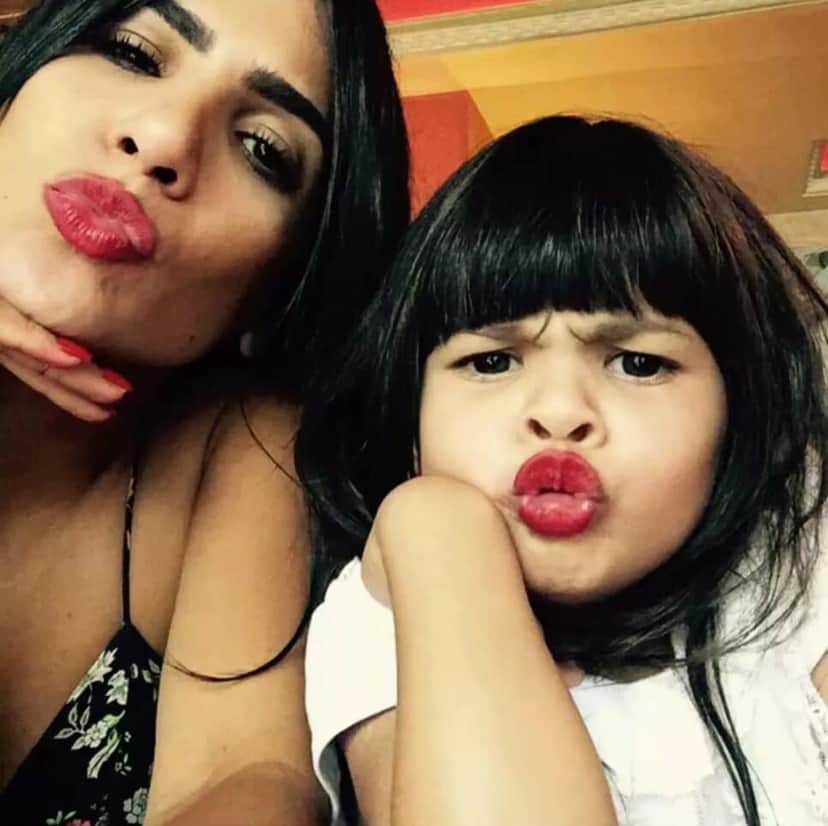 A famosa atriz ao lado de sua filha, Maria Julia (Foto: Reprodução) A famosa atriz ao lado de sua filha, Maria Julia (Foto: Reprodução)