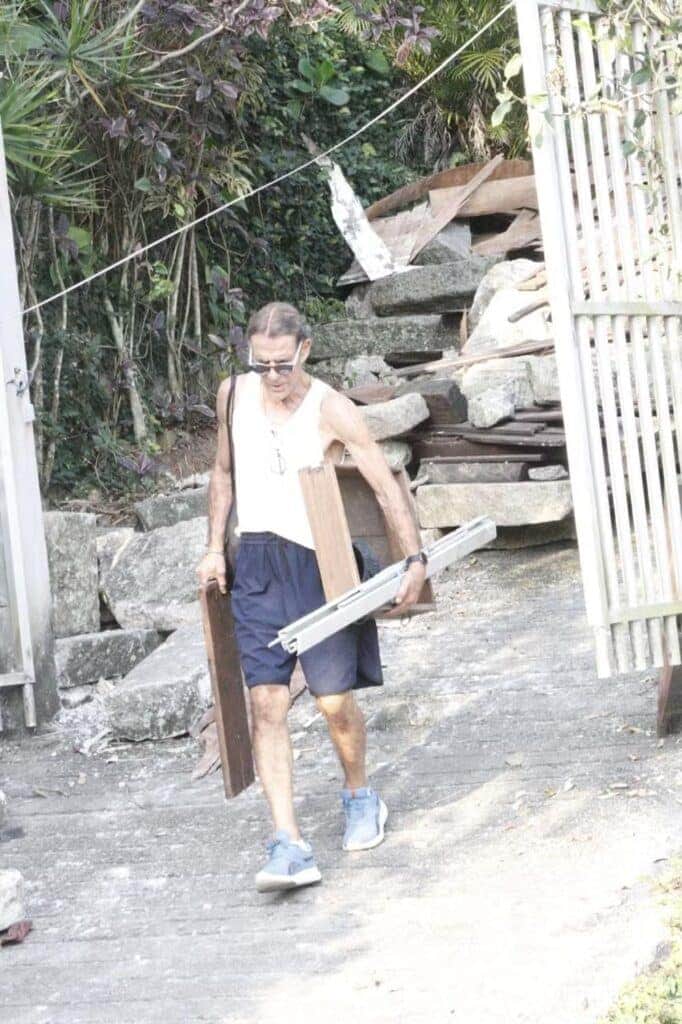 Mário Gomes se mostrou bastante abatido ao ter que deixar sua casa (Foto: Sandro Cardozo) Mário Gomes se mostrou bastante abatido ao ter que deixar sua casa (Foto: Sandro Cardozo)