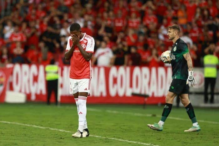 Robert Renan, atualmente defende a camisa do Internacional (Foto: Jefferson Botega / Agencia RBS) Robert Renan, atualmente defende a camisa do Internacional (Foto: Jefferson Botega / Agencia RBS)