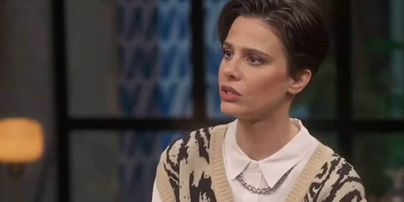A atriz e diretora Stephanie Lourenço fala sobre a vida como paquita ao Conversa com Bial A atriz e diretora Stephanie Lourenço fala sobre a vida como paquita ao Conversa com Bial