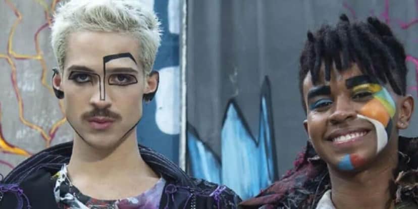 João Guilherme e e Jean Paulo Campos caracterizados para a série musical 'Vicky e a Musa'(Foto Reprodução/Estevam Avellar/TV Globo João Guilherme e e Jean Paulo Campos caracterizados para a série musical 'Vicky e a Musa'(Foto Reprodução/Estevam Avellar/TV Globo