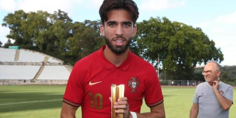 O famoso jogador de futebol agora faz parte do sub20 do Timão (Foto: Reprodução/Instagram) O famoso jogador de futebol agora faz parte do sub20 do Timão (Foto: Reprodução/Instagram)