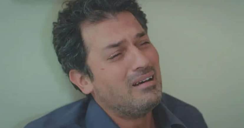 Arif fica arrasado e chora morte da mãe (Foto: Reprodução/ Record TV) Arif fica arrasado e chora morte da mãe (Foto: Reprodução/ Record TV)