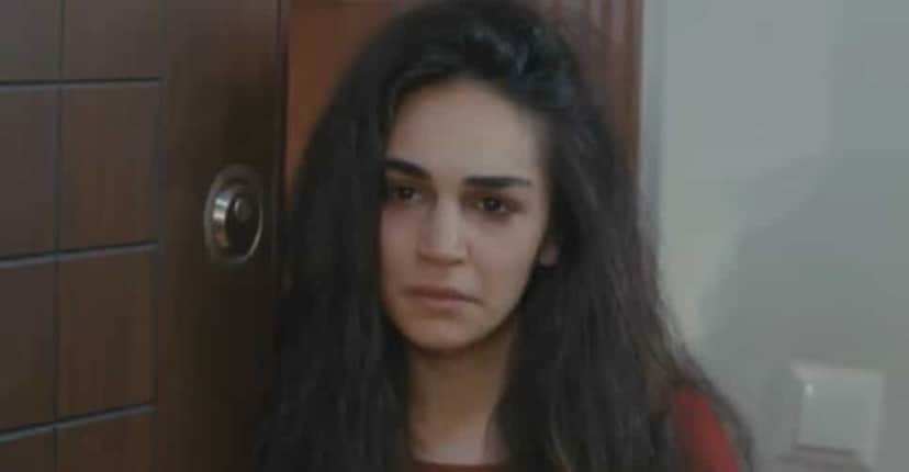 Bersan é ignorada por Arif, mas gra ciúmes em Bahar (Foto: Reprodução/ Record TV) Bersan é ignorada por Arif, mas gra ciúmes em Bahar (Foto: Reprodução/ Record TV)