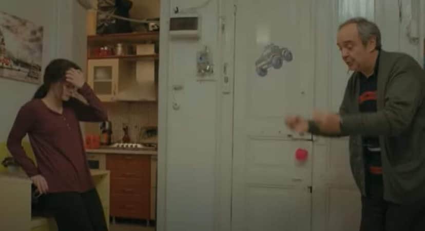 Força de Mulher: Bahar confronta Enver após descobrir que Sirin ligava para celular de Sarp (Foto: Reprodução/ Record TV) Força de Mulher: Bahar confronta Enver após descobrir que Sirin ligava para celular de Sarp (Foto: Reprodução/ Record TV)