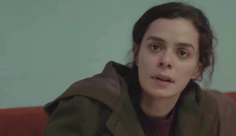 Bahar sente fortes dores, corre risco de ficar deficiente, mas não desiste de vingança (Foto: Reprodução/ Record TV) Bahar sente fortes dores, corre risco de ficar deficiente, mas não desiste de vingança (Foto: Reprodução/ Record TV)