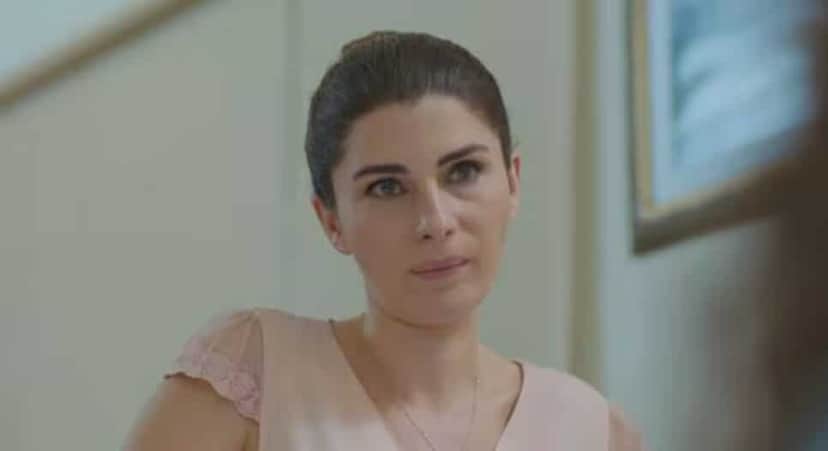 Jale dá abrigo a Sirin a pedido de Hatice e desconfia do motivo (Foto: Reprodução/ Record TV) Jale dá abrigo a Sirin a pedido de Hatice e desconfia do motivo (Foto: Reprodução/ Record TV)