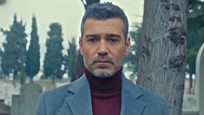 Sarp reaparece e fica diante de túmulo misterioso (Foto: Reprodução/ Record TV) Sarp reaparece e fica diante de túmulo misterioso (Foto: Reprodução/ Record TV)