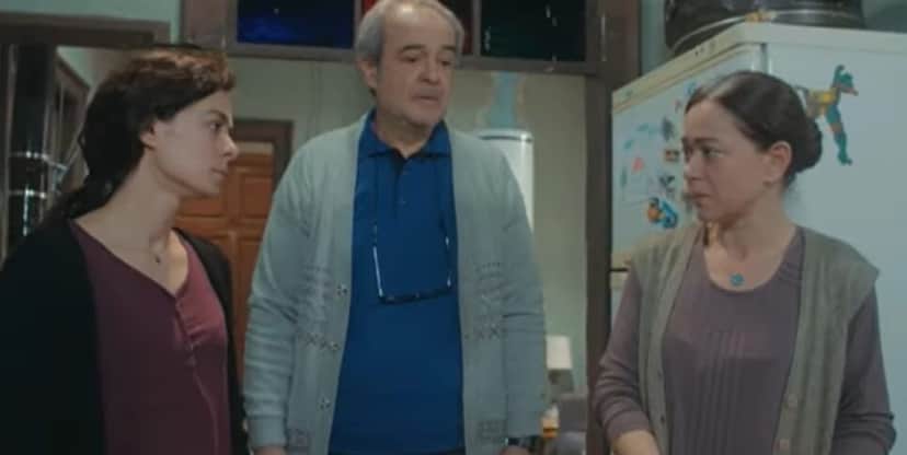 Hatice visita Enver e Bahar e pede que eles voltem (Foto: Reprodução/ Record TV) Hatice visita Enver e Bahar e pede que eles voltem (Foto: Reprodução/ Record TV)