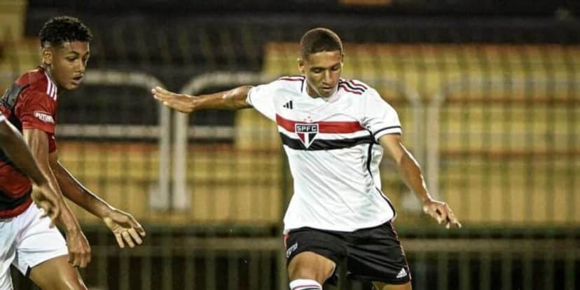 O jogador teria recusado a primeira proposta de renovação (Reprodução: X/São Paulo) O jogador teria recusado a primeira proposta de renovação (Reprodução: X/São Paulo)