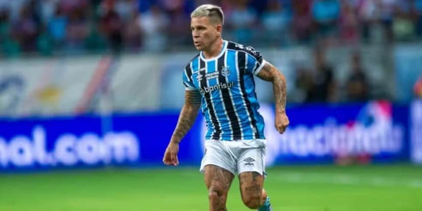 Soteldo deve seguir no Grêmio até dezembro (Foto: Jhony Pinho / AGIF) Soteldo deve seguir no Grêmio até dezembro (Foto: Jhony Pinho / AGIF)