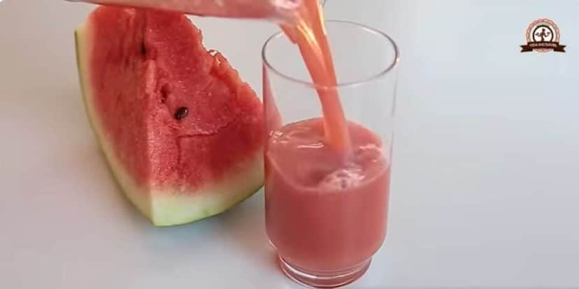 Suco com melancia para ajudar a emagrecer (Reprodução: Youtube) Suco com melancia para ajudar a emagrecer (Reprodução: Youtube)