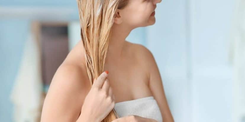 Mulher hidratado o cabelo (Foto: Canva) Mulher hidratado o cabelo (Foto: Canva)