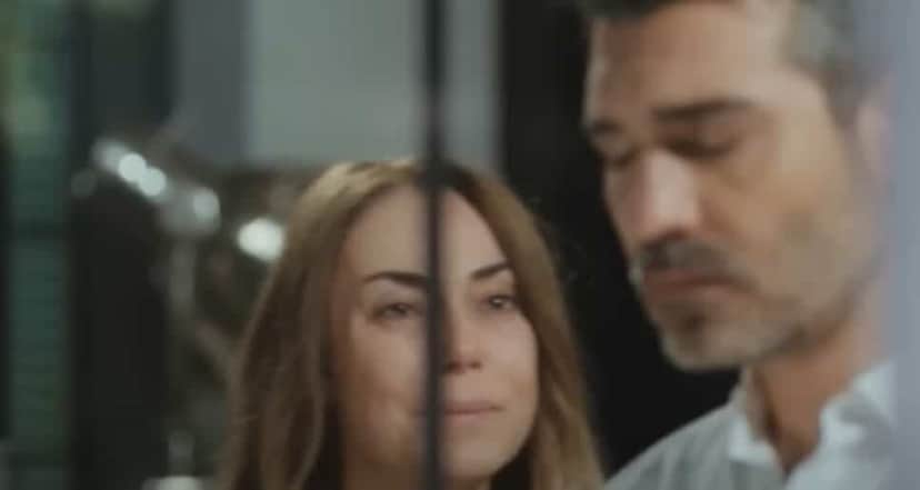 Julide, mãe de Sarp, vai ao encontro de atual esposa do filho (Foto: Reprodução/ Record TV) Julide, mãe de Sarp, vai ao encontro de atual esposa do filho (Foto: Reprodução/ Record TV)
