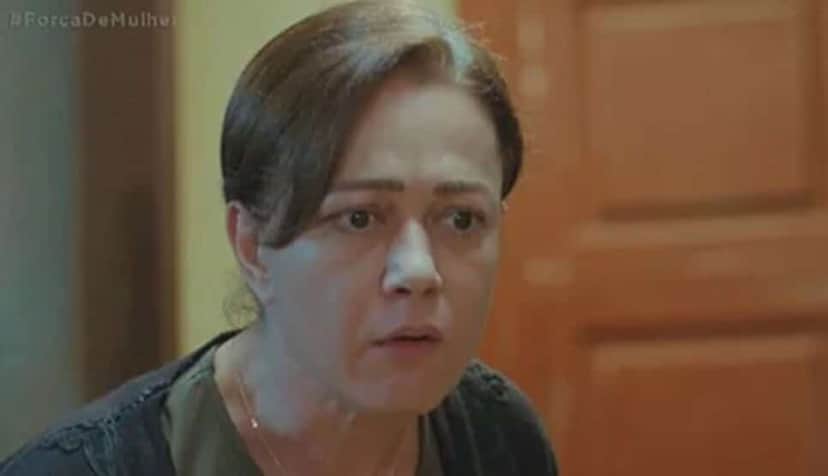Hatice recebe péssima notícia de Jale (Foto: Reprodução/ Record TV) Hatice recebe péssima notícia de Jale (Foto: Reprodução/ Record TV)