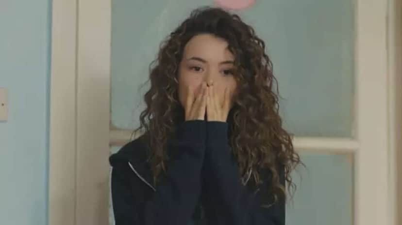 Psiquiatra de Sirin quer interná-la e informa Jale (Foto: Reprodução/ Record TV) Psiquiatra de Sirin quer interná-la e informa Jale (Foto: Reprodução/ Record TV)