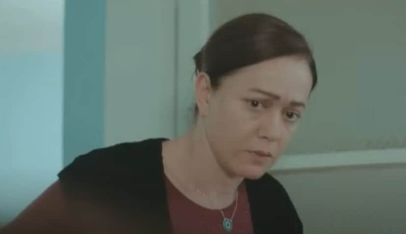 Hatice teme que sua filha esteja enlouquecendo (Foto: Reprodução/ Record TV) Hatice teme que sua filha esteja enlouquecendo (Foto: Reprodução/ Record TV)