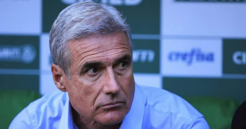 Luís Castro faz 2 exigências e aceita comandar rival do Botafogo (Foto: Ettore Chiereguini/AGIF) Luís Castro faz 2 exigências e aceita comandar rival do Botafogo (Foto: Ettore Chiereguini/AGIF)