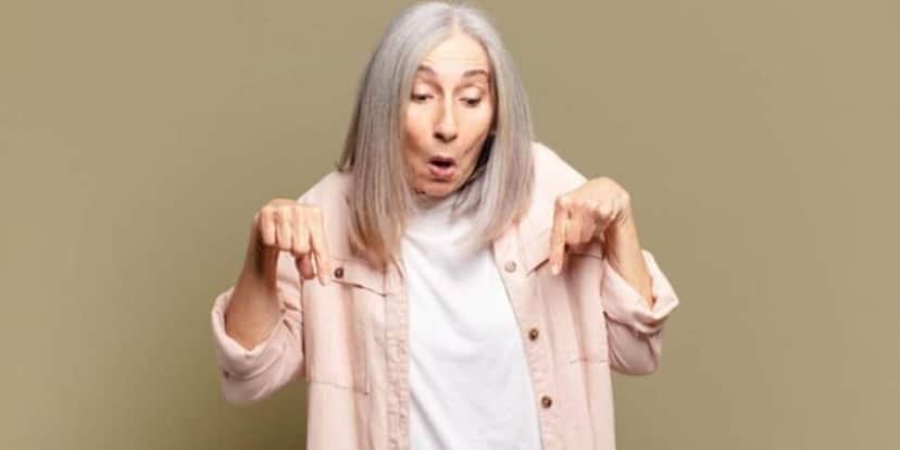 Descubra os 5 hábitos que toda senhora 60 deve evitar para se livrar das rugas (Foto Reprodução/Freepik) Descubra os 5 hábitos que toda senhora 60 deve evitar para se livrar das rugas (Foto Reprodução/Freepik)