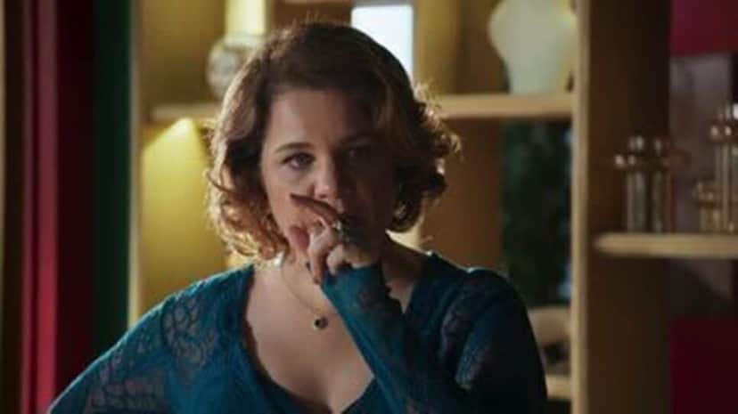 Violeta se apropria de fortuna do namorado em golpe e o deixa falido (Foto: Reprodução/ TV Globoplay) Violeta se apropria de fortuna do namorado em golpe e o deixa falido (Foto: Reprodução/ TV Globoplay)