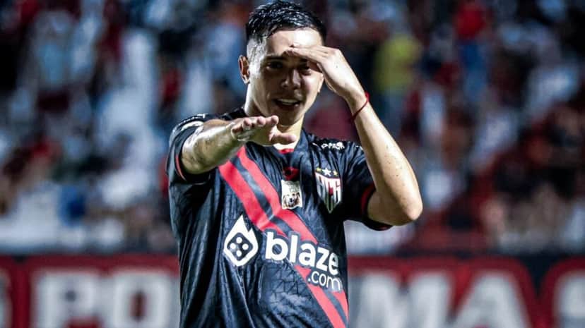 Alejo Cruz jogou em 2024 no Atlético-GO (Foto: Reprodução/ Internet) Alejo Cruz jogou em 2024 no Atlético-GO (Foto: Reprodução/ Internet)