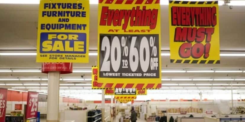 Promoções e queimas de estoque realizada na última loja de grande porte da KMART (Foto Reprodução/YouTube) Promoções e queimas de estoque realizada na última loja de grande porte da KMART (Foto Reprodução/YouTube)