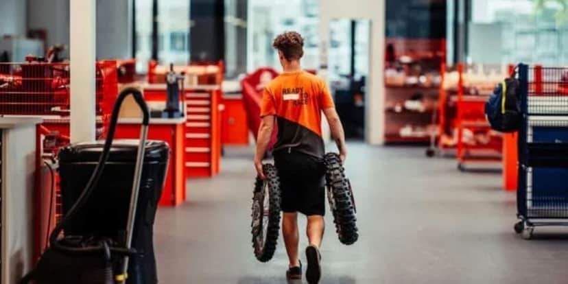 A KTM já acumula uma dívida de €3 bilhões, cerca de R$19 bilhões na cotação atual, (fFoto Reprodução/Reddit/Kurrier) A KTM já acumula uma dívida de €3 bilhões, cerca de R$19 bilhões na cotação atual, (fFoto Reprodução/Reddit/Kurrier)
