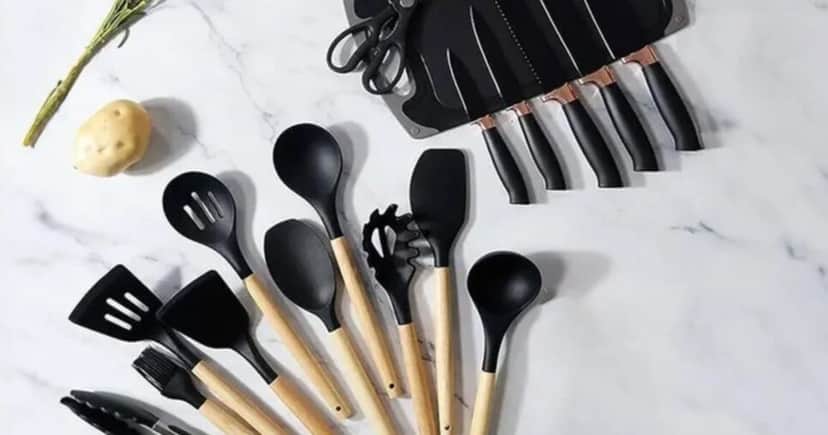 Utensílios de cozinha de plástico preto (Foto: Reprodução/ Internet) Utensílios de cozinha de plástico preto (Foto: Reprodução/ Internet)