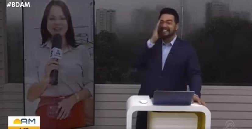 Feliz da vida, jornalista informa que vai às pressas para o hospital (Foto: Reprodução/ Globo/ BDAM) Feliz da vida, jornalista informa que vai às pressas para o hospital (Foto: Reprodução/ Globo/ BDAM)