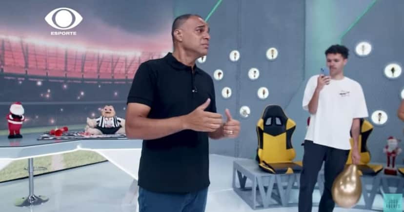 O famoso apresentador se despede do Jogo Aberto, da Band, e assina com a Globo (Foto: Reprodução/Youtube) O famoso apresentador se despede do Jogo Aberto, da Band, e assina com a Globo (Foto: Reprodução/Youtube)