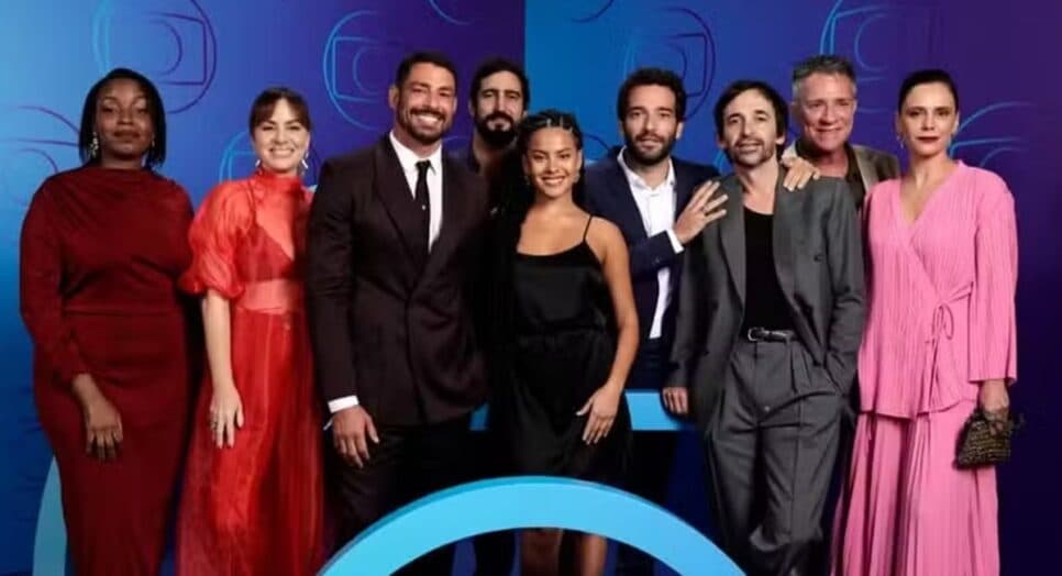 Elenco de Vale Tudo em noite de divulgação do canal (Foto: Reprodução/ Divulgação) Elenco de Vale Tudo em noite de divulgação do canal (Foto: Reprodução/ Divulgação)
