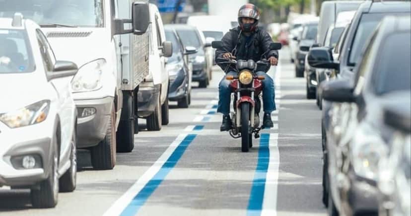 Motoqueiro na Faixa Azul (Foto: Reprodução/ Internet) Motoqueiro na Faixa Azul (Foto: Reprodução/ Internet)