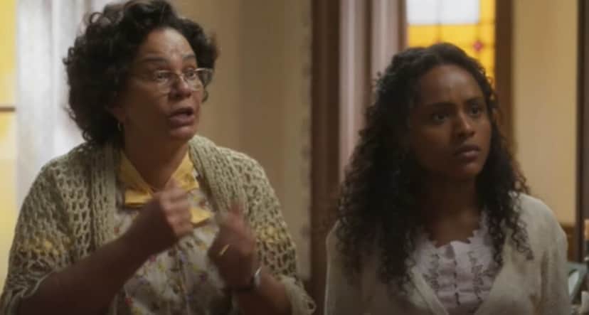Dona Carmem e Beatriz se tornam alvos dos vilões (Foto: Reprodução/ TV Globo) Dona Carmem e Beatriz se tornam alvos dos vilões (Foto: Reprodução/ TV Globo)