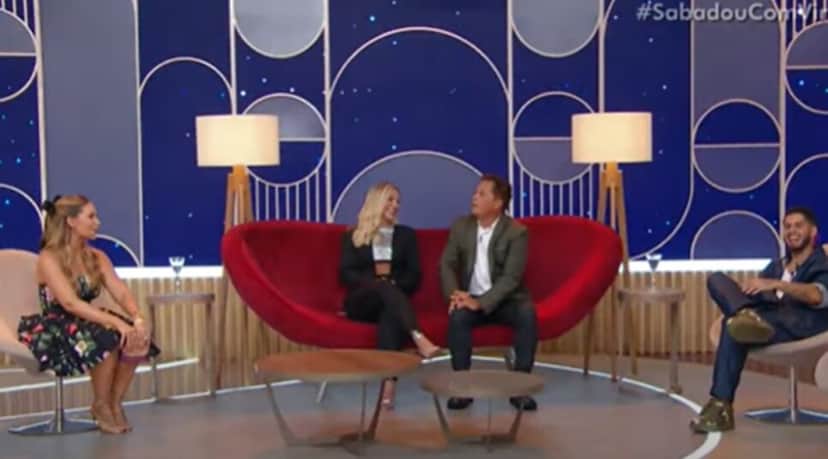 Sabadou no SBT recebeu os sogros da loira Virgínia Fonseca se alegra com o que o sogro pensa dela (Foto: Reprodução/ YouTube) Sabadou no SBT recebeu os sogros da loira Virgínia Fonseca se alegra com o que o sogro pensa dela (Foto: Reprodução/ YouTube)