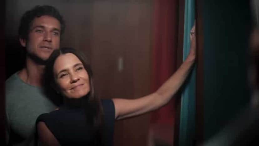 Mércia sela acordo com Volney (Foto: Reprodução/ Globo) Mércia sela acordo com Volney (Foto: Reprodução/ Globo)