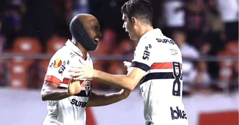 Lucas Moura e Oscar no São Paulo (MARCELLO ZAMBRANA/AGIF - AGÊNCIA DE FOTOGRAFIA/AGIF - AGÊNCIA DE FOTOGRAFIA/ESTADÃO CONTEÚDO) Lucas Moura e Oscar no São Paulo (MARCELLO ZAMBRANA/AGIF - AGÊNCIA DE FOTOGRAFIA/AGIF - AGÊNCIA DE FOTOGRAFIA/ESTADÃO CONTEÚDO)