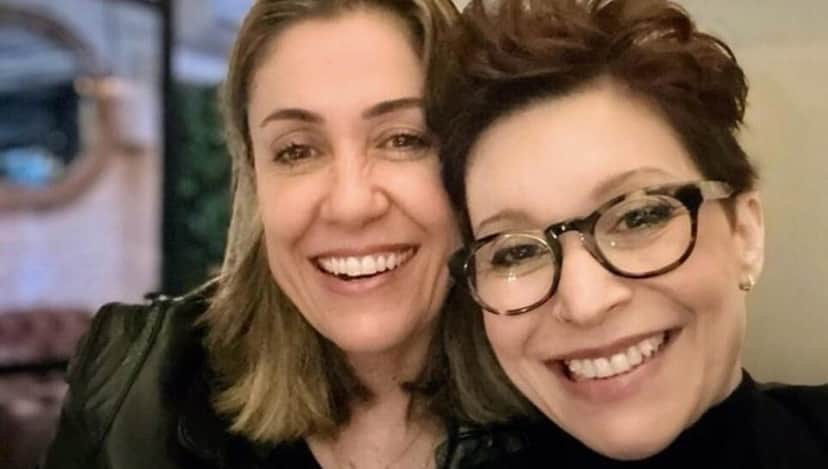 A compositora com a esposa, Renata (Foto: Reprodução/ Instagram) A compositora com a esposa, Renata (Foto: Reprodução/ Instagram)