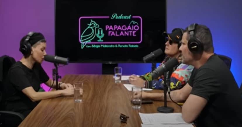 Famosa intérprete abriu o jogo no podcast de Sérgio Mallandro e Renato Rabelo (Foto: Reprodução/ YouTube) Famosa intérprete abriu o jogo no podcast de Sérgio Mallandro e Renato Rabelo (Foto: Reprodução/ YouTube)