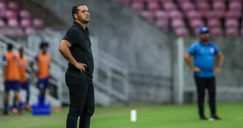 Técnico Dico Woolley é demitido do Retrô após derrota na estreia do Pernambucano — Foto: Marlon Costa/AGIF Técnico Dico Woolley é demitido do Retrô após derrota na estreia do Pernambucano — Foto: Marlon Costa/AGIF
