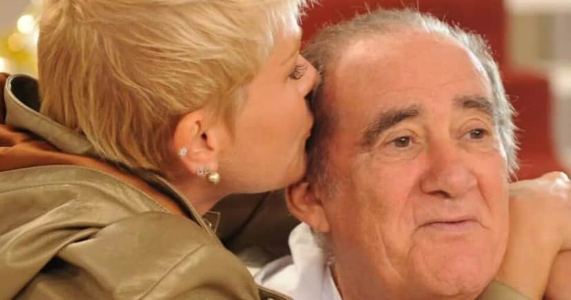 A apresentadora ao lado do eterno Didi - Foto: Internet A apresentadora ao lado do eterno Didi - Foto: Internet