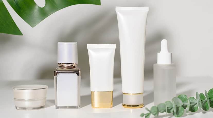 É sempre bom verificar se os rótulos e cosméticos possuem os rótulos da ANVISA para garantir a sua regularidade e segurança (Foto Reprodução/Freepik) É sempre bom verificar se os rótulos e cosméticos possuem os rótulos da ANVISA para garantir a sua regularidade e segurança (Foto Reprodução/Freepik)